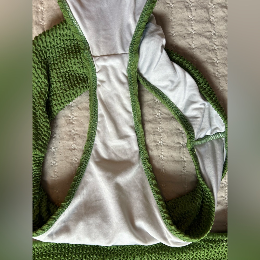 Green Textured Bikini Set - Picture 7 of 8